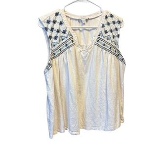 Calligraphie Embroidered V-Neck Sleeveless Camisole - Cream with Blue Detail